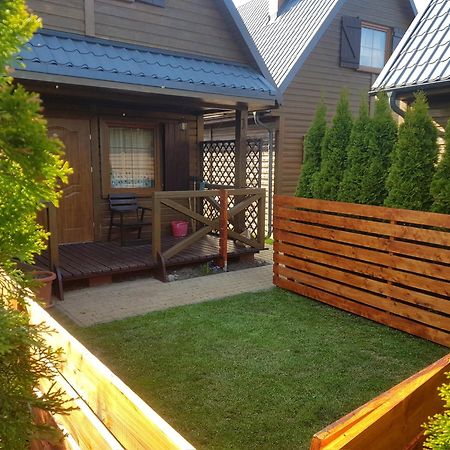 Caloroczne Domki Nad Morzem I Jeziorem Jezierzany Eksteriør bilde